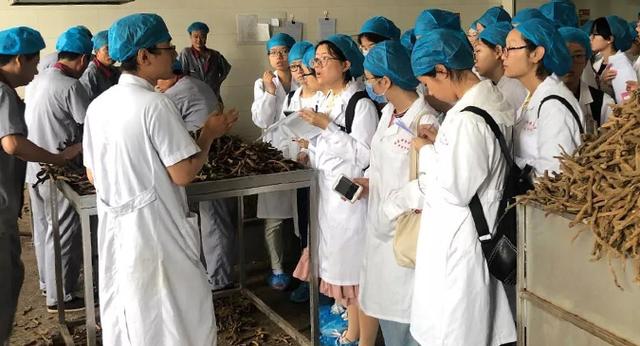 北京中医药大学(中医学院,针灸学院)学生到北京仟草中药饮片